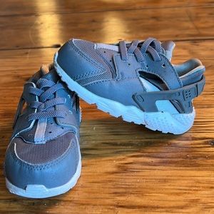 Nike Air Huarache in grey, size 7C
